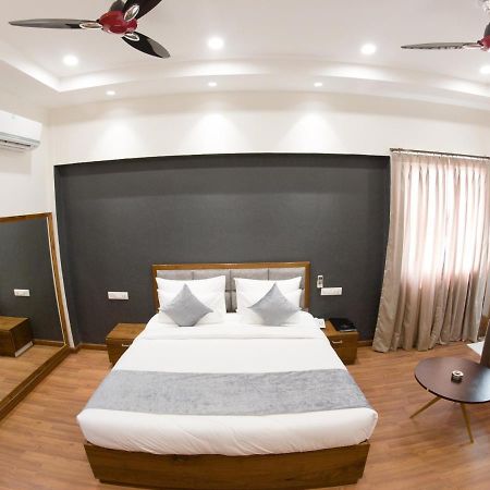 Hotel Vishal Imperial Rohtak Zewnętrze zdjęcie