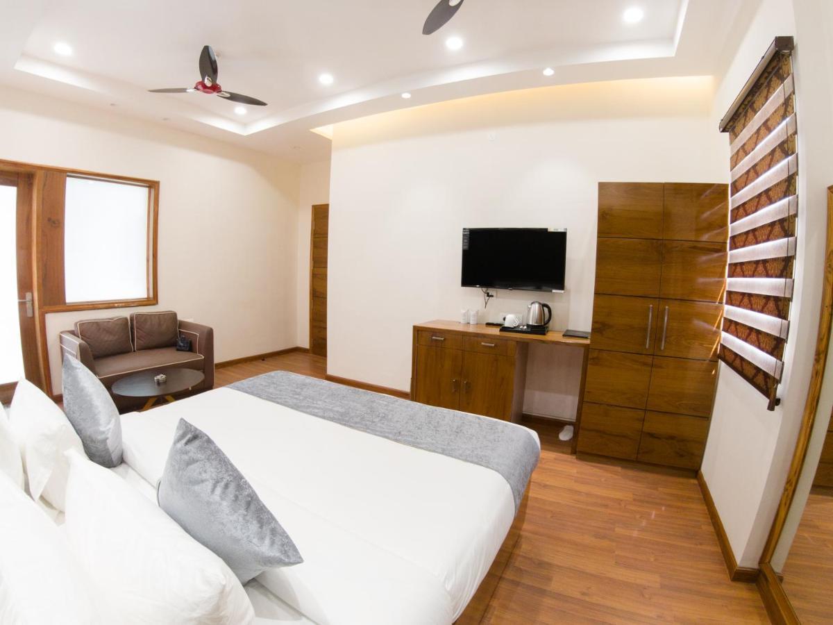 Hotel Vishal Imperial Rohtak Zewnętrze zdjęcie