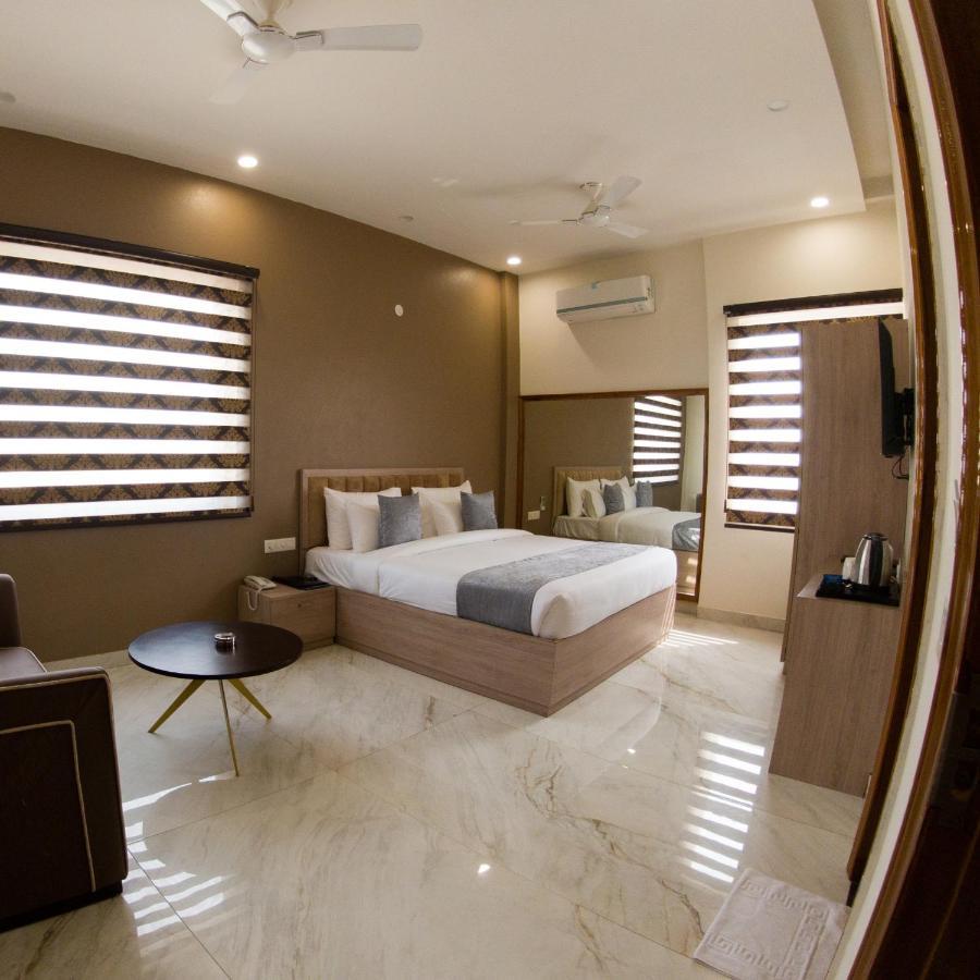 Hotel Vishal Imperial Rohtak Zewnętrze zdjęcie